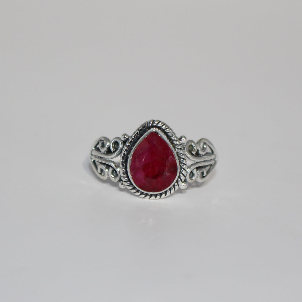 Vivian ring  in ruby sterling silver