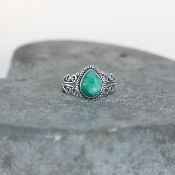 Vivian ring in emerald sterling silver