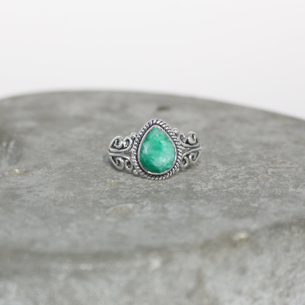 Vivian ring in emerald sterling silver