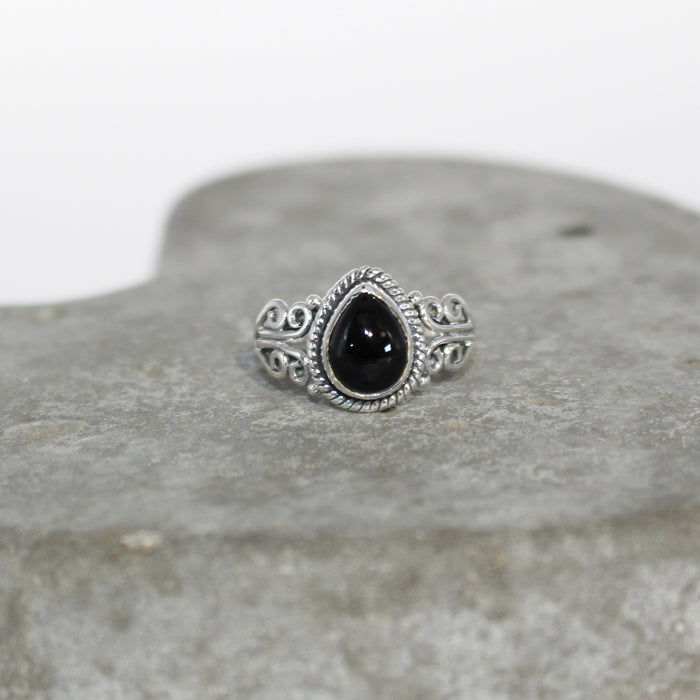 Vivian ring  in onyx sterling silver