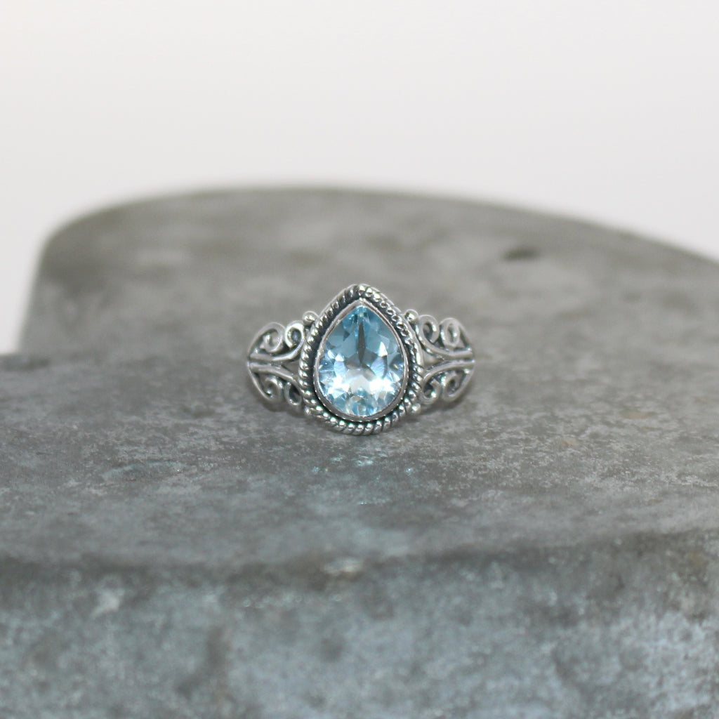 Vivian ring in blue topaz sterling silver