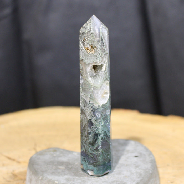 Moss agate tower with Druzy inclusions