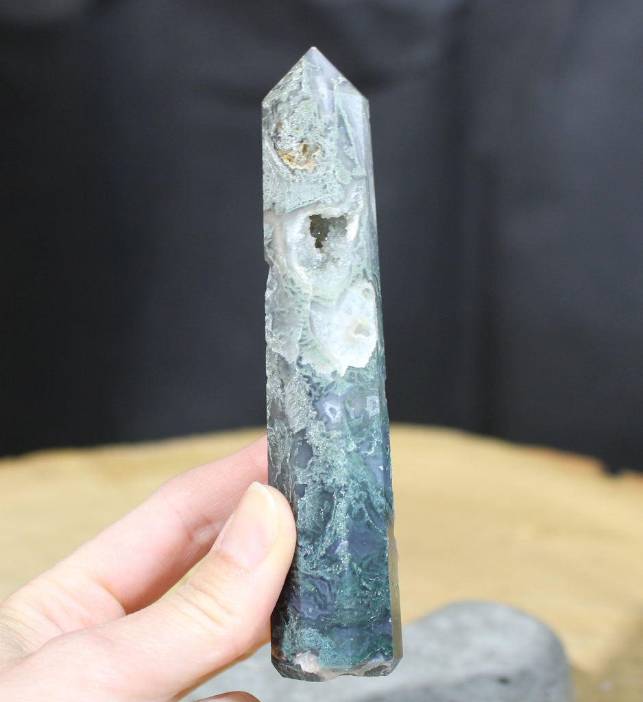 Moss agate tower with Druzy inclusions