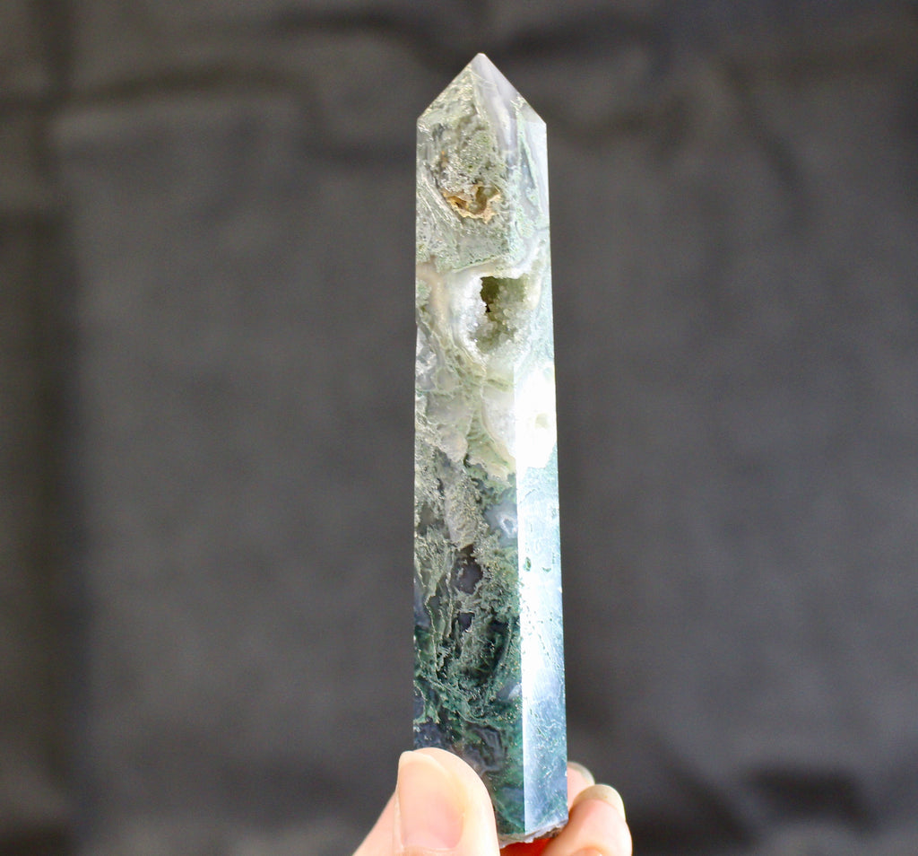 Moss agate tower with Druzy inclusions