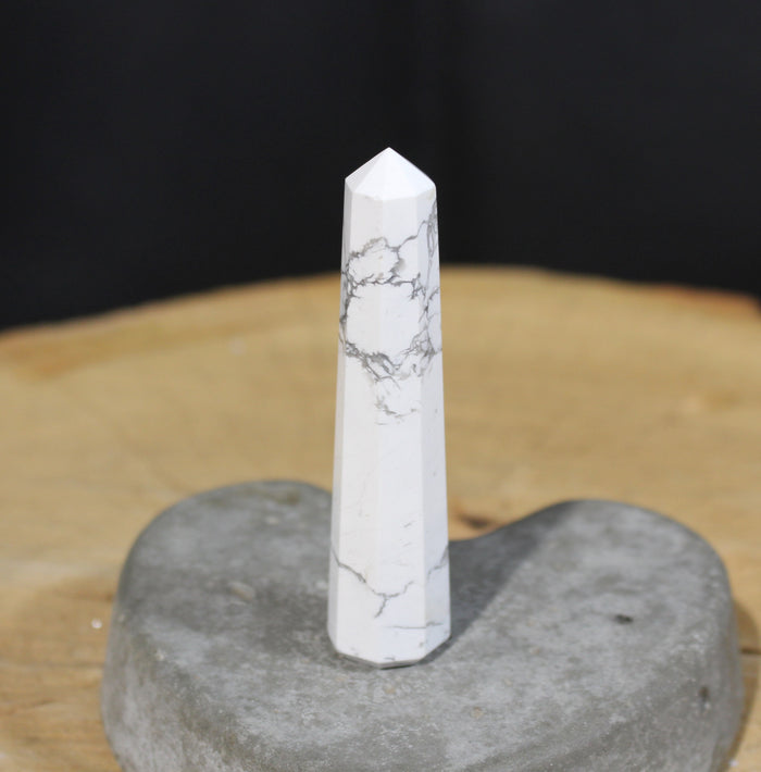 Howlite tower 90mm tall